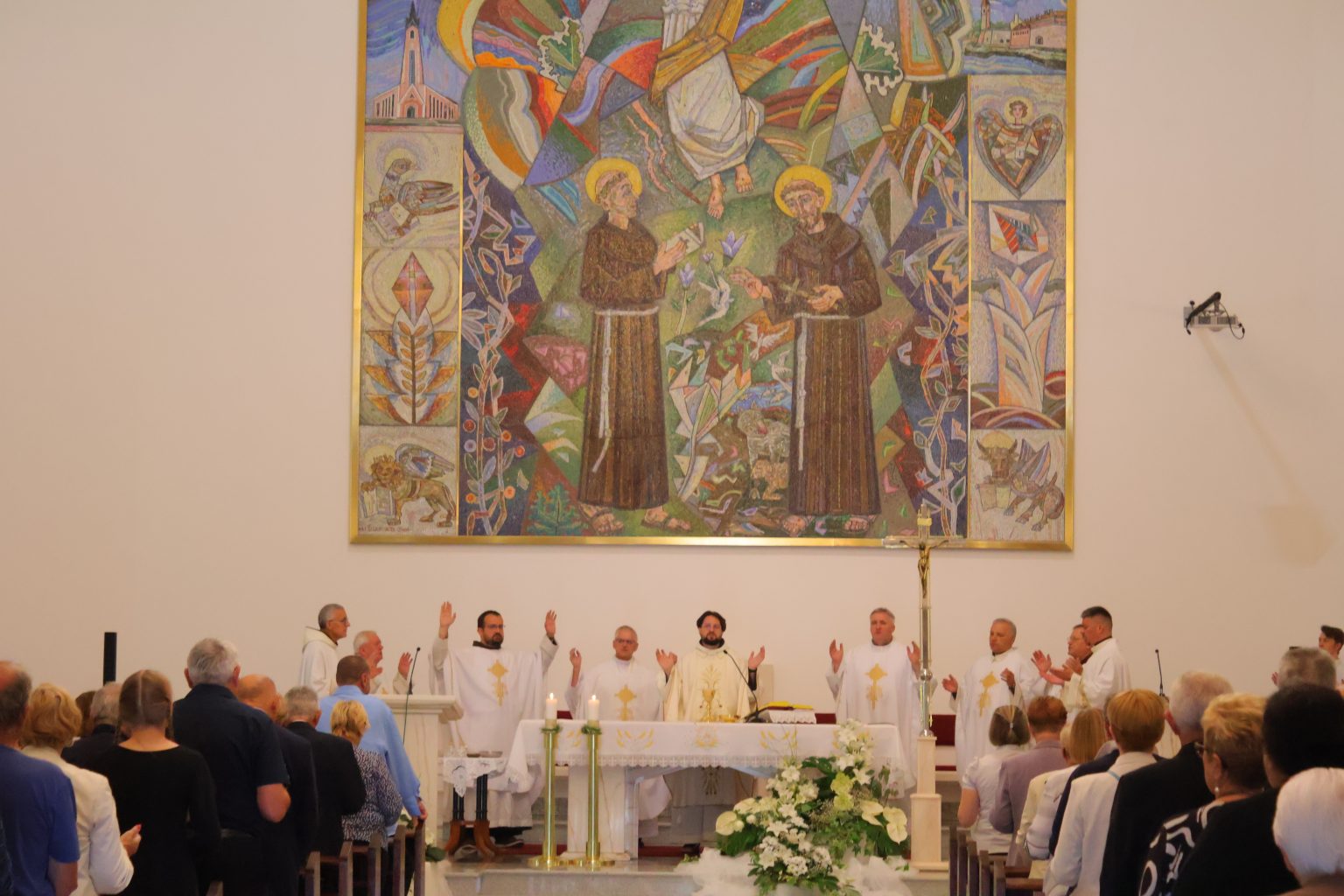 Svećenici okupljeni na svetoj misi na čakovečkom Jugu